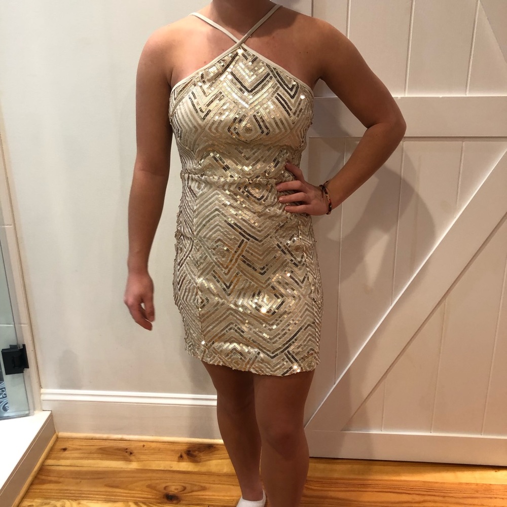 - NEW Sequins gold and white lined cocktail dress